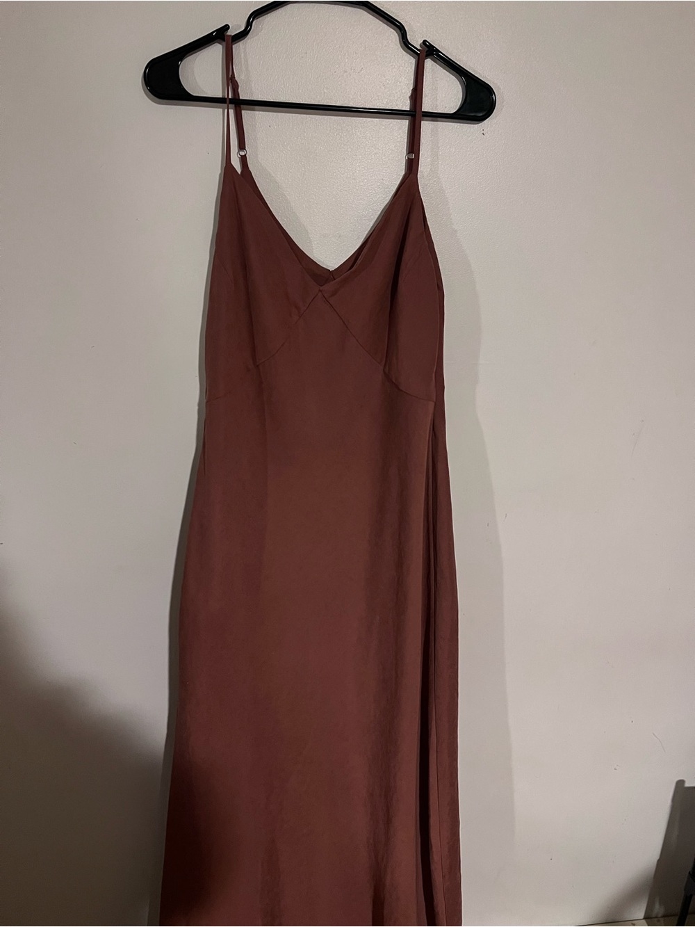 Jenn Seam Detailed Slip Dress
- Elegant V-Neck